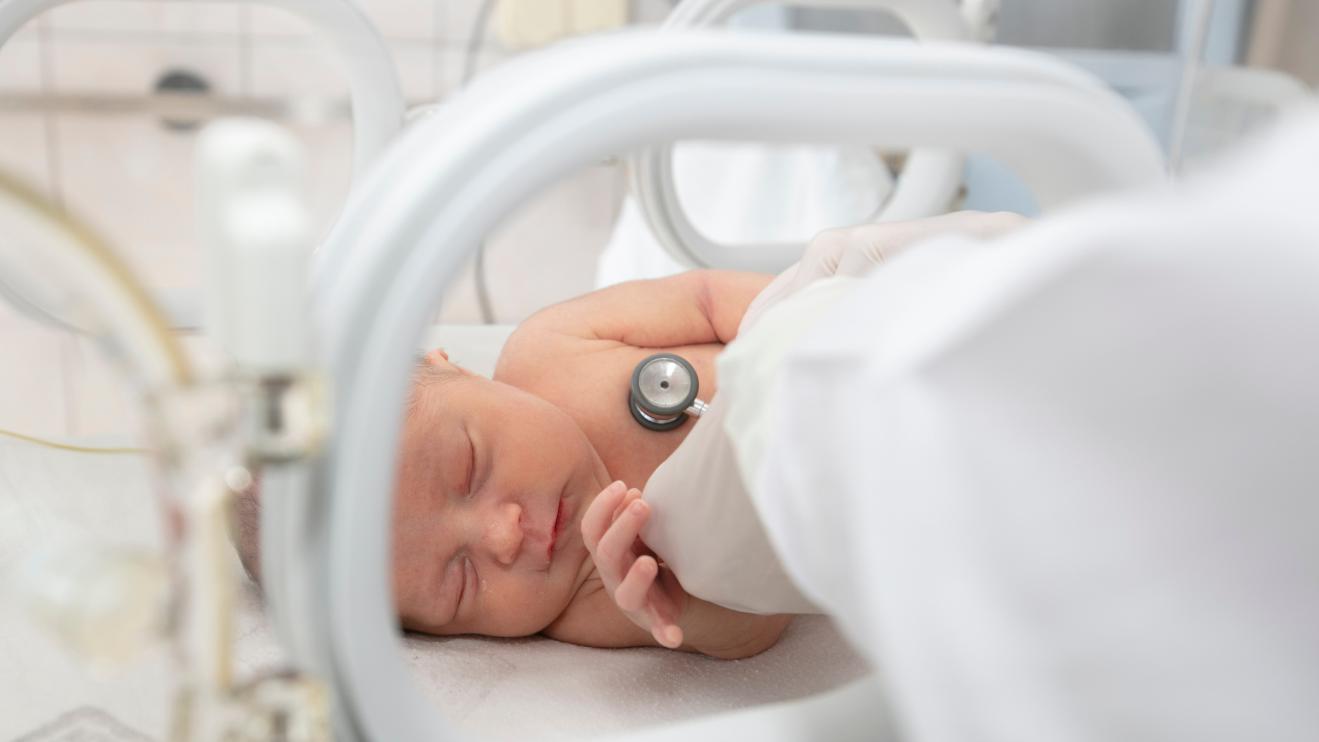 Thiểu ối (nước ối quá thấp) có thể làm tăng nguy cơ sinh non