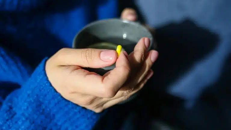Phác đồ điều trị thường dùng thuốc chống trào ngược kết hợp với điều chỉnh lối sống