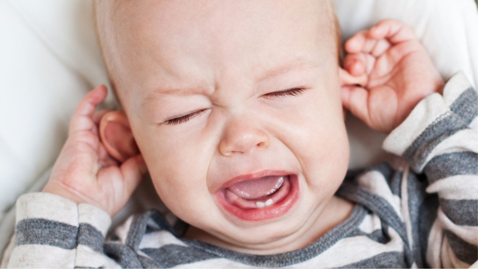 Trẻ quấy khóc, bỏ bú hoặc đau tai kéo dài là lúc cha mẹ nên đưa đi khám ngay