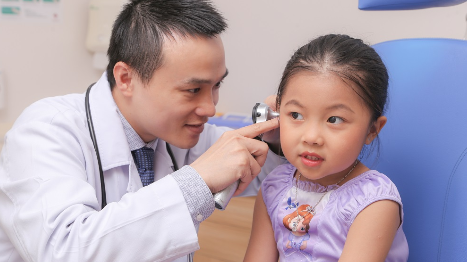 Khám tai định kỳ giúp phát hiện sớm vấn đề, chăm sóc trẻ tránh viêm tai giữa tái phát