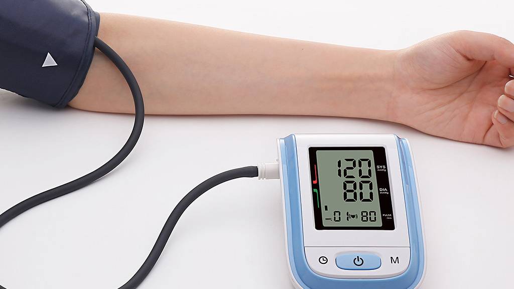 Trước khi gây tê, mẹ bầu cần được kiểm tra huyết áp, đường huyết và tình trạng tim mạch