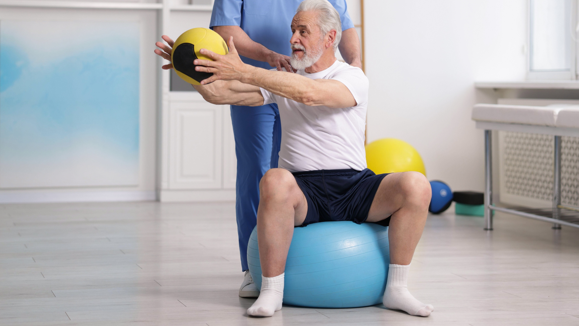 Bên cạnh thuốc, người bệnh có thể kết hợp nhiều phương pháp khác để cải thiện tình trạng đau khớp gối