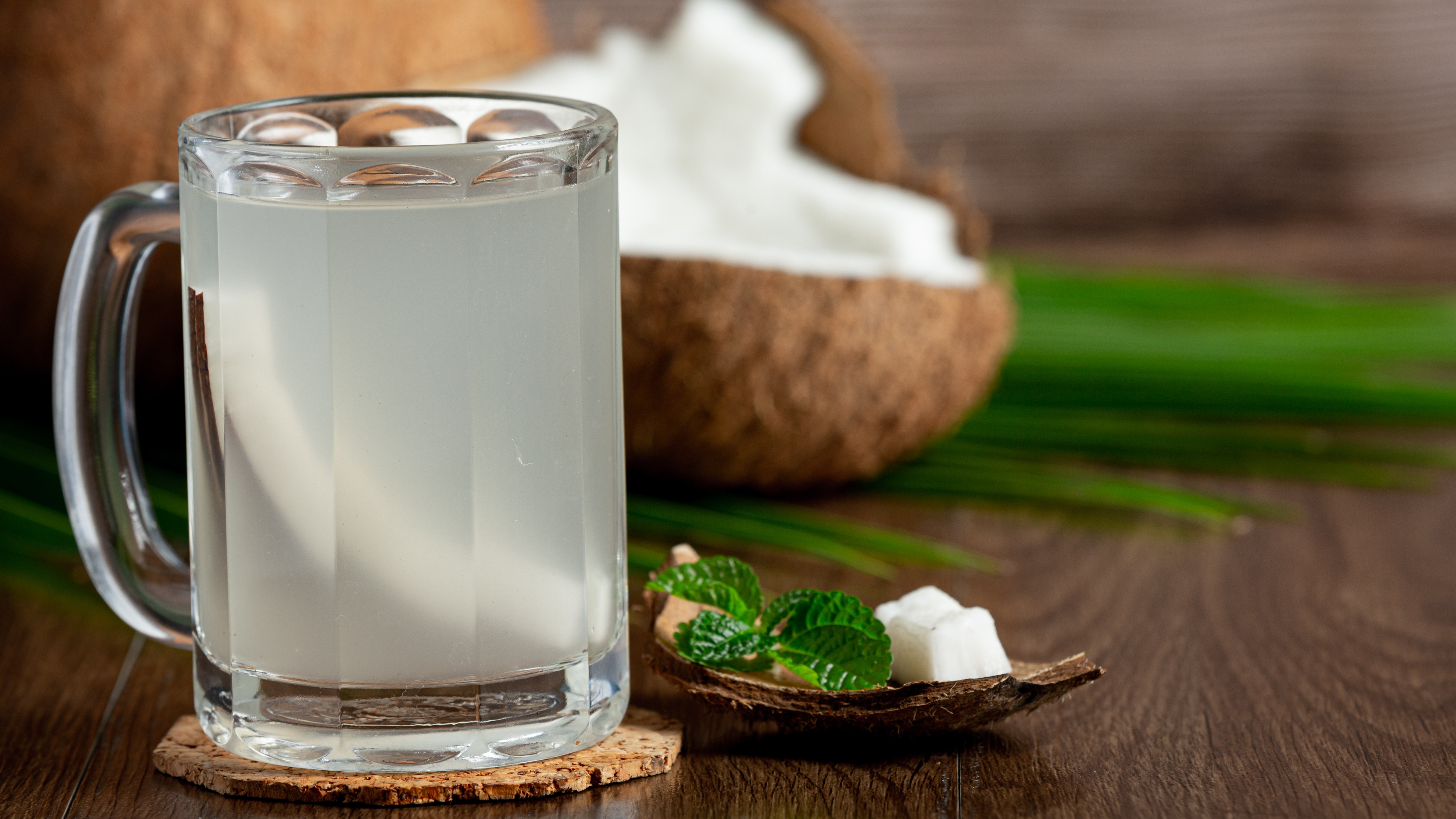 Thủy đậu uống nước dừa được không là thắc mắc của nhiều người