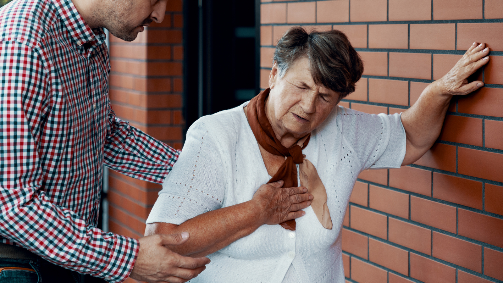 Cơn đau thường xuất hiện đột ngột