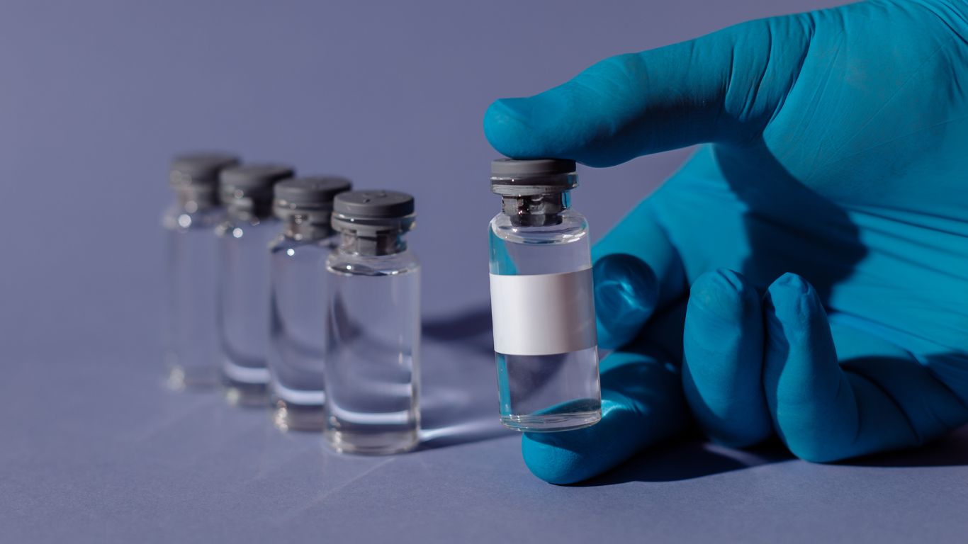 Trẻ nhỏ và người có nguy cơ cao nên tiêm đúng phác đồ nhiều mũi