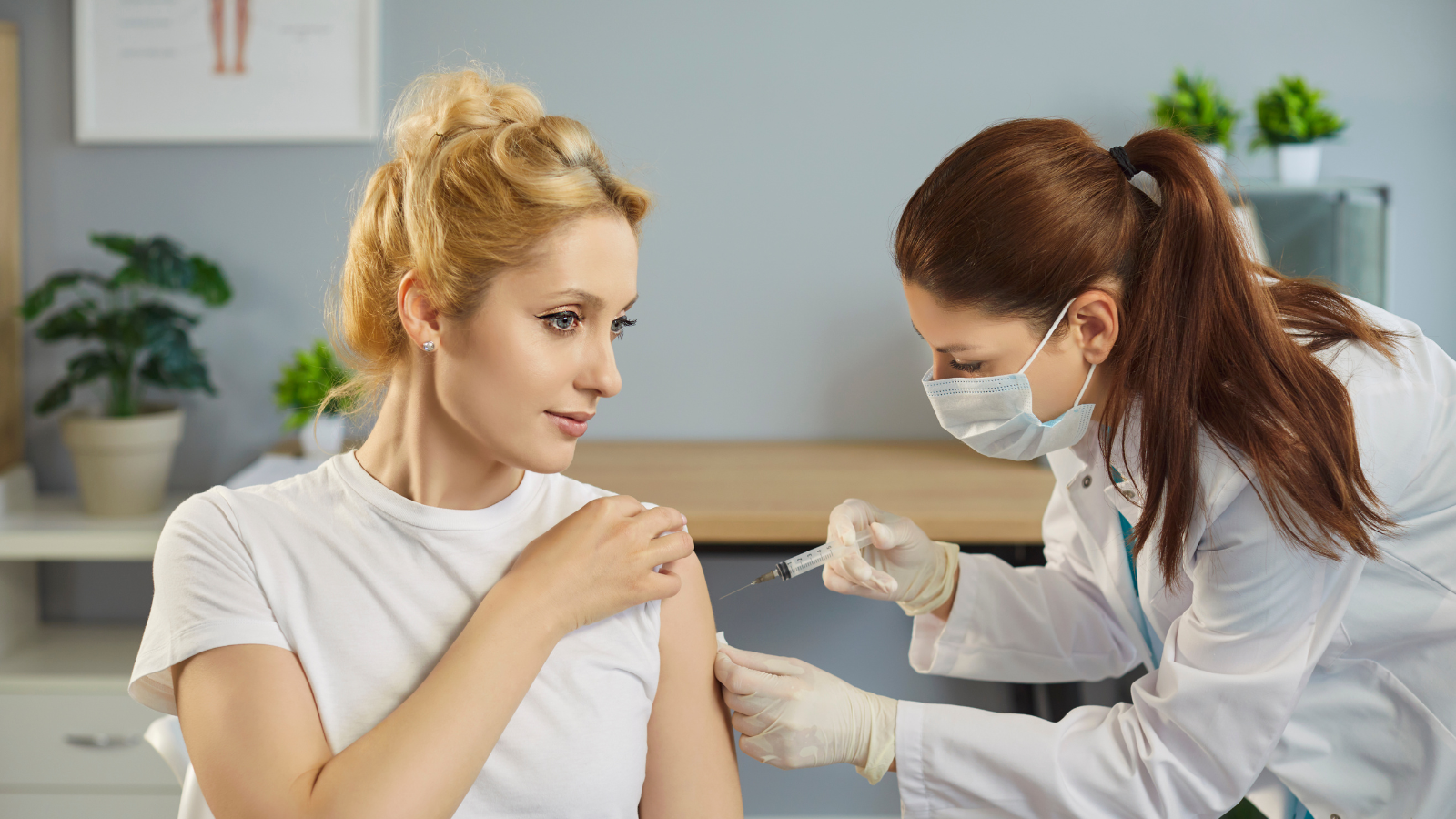 Tiêm HPV có gây vô sinh không? Sự thật bạn cần biết