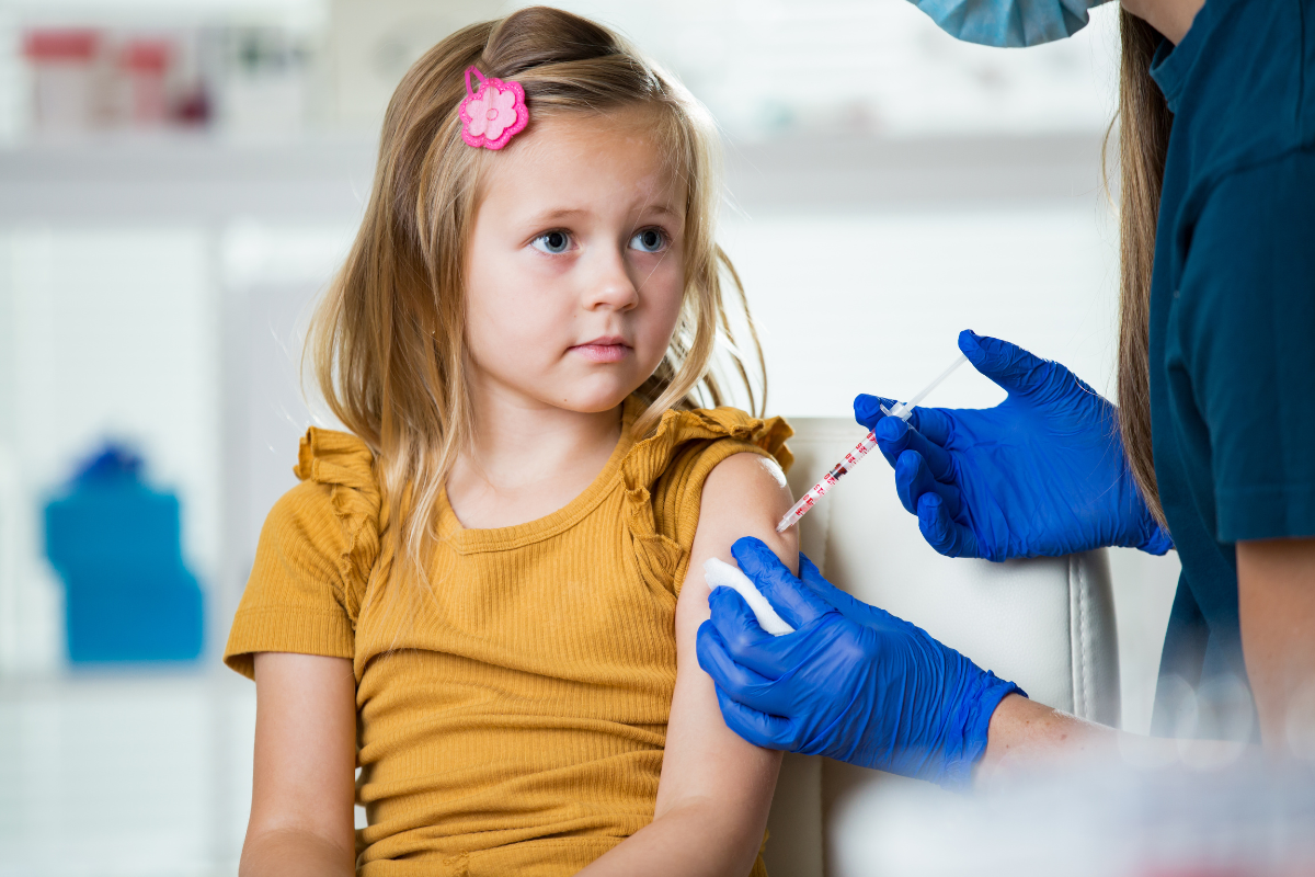 tiem-phong-nhieu-cho-tre-co-tot-khong-lich-tiem-tre-tu-0-12-thang 1.png