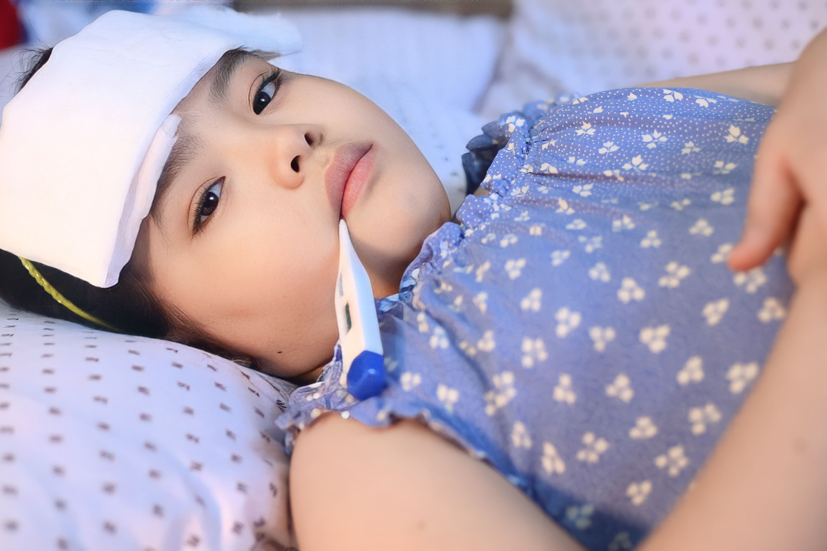 tiem-phong-sau-may-tieng-thi-sot-ly-giai-phan-ung-sau-tiem-cua-tre 2.png