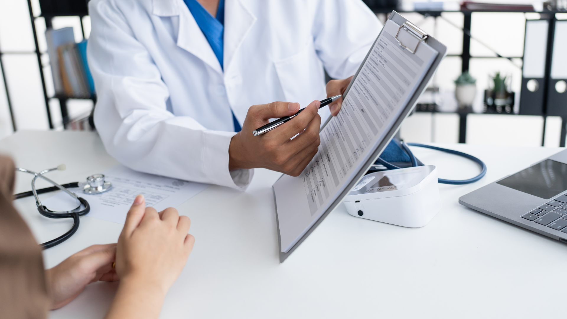 Trước khi lựa chọn tiêm thuốc tránh thai, việc trao đổi với bác sĩ là cần thiết