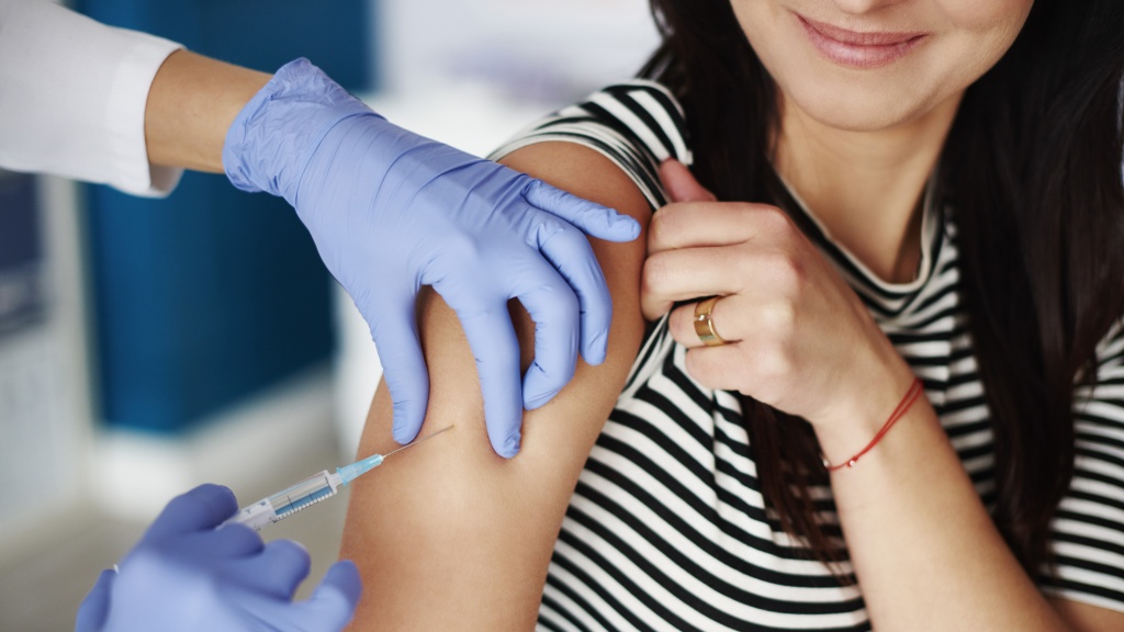 tiem-uon-van-gan-ngay-sinh-co-nguy-hiem-khong 1.jpg