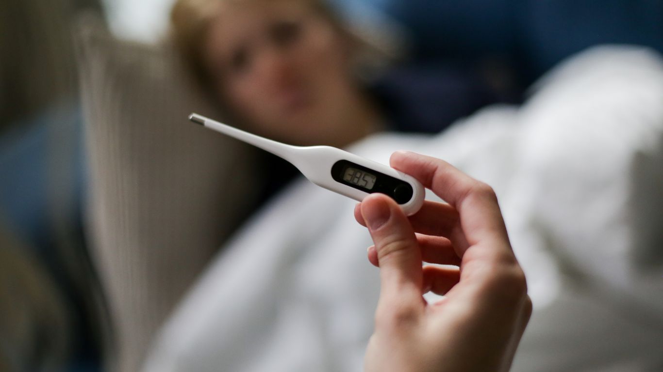 tiem-vac-xin-5-trong-1-mui-2-co-sot-khong 2