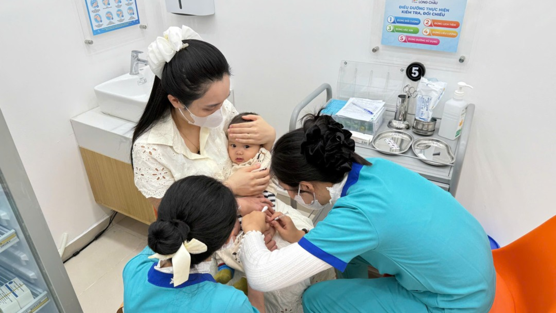 Phụ huynh tại Cà Mau có thể đăng ký tiêm vắc xin 6 trong 1 tại Trung Tâm Tiêm Chủng Long Châu