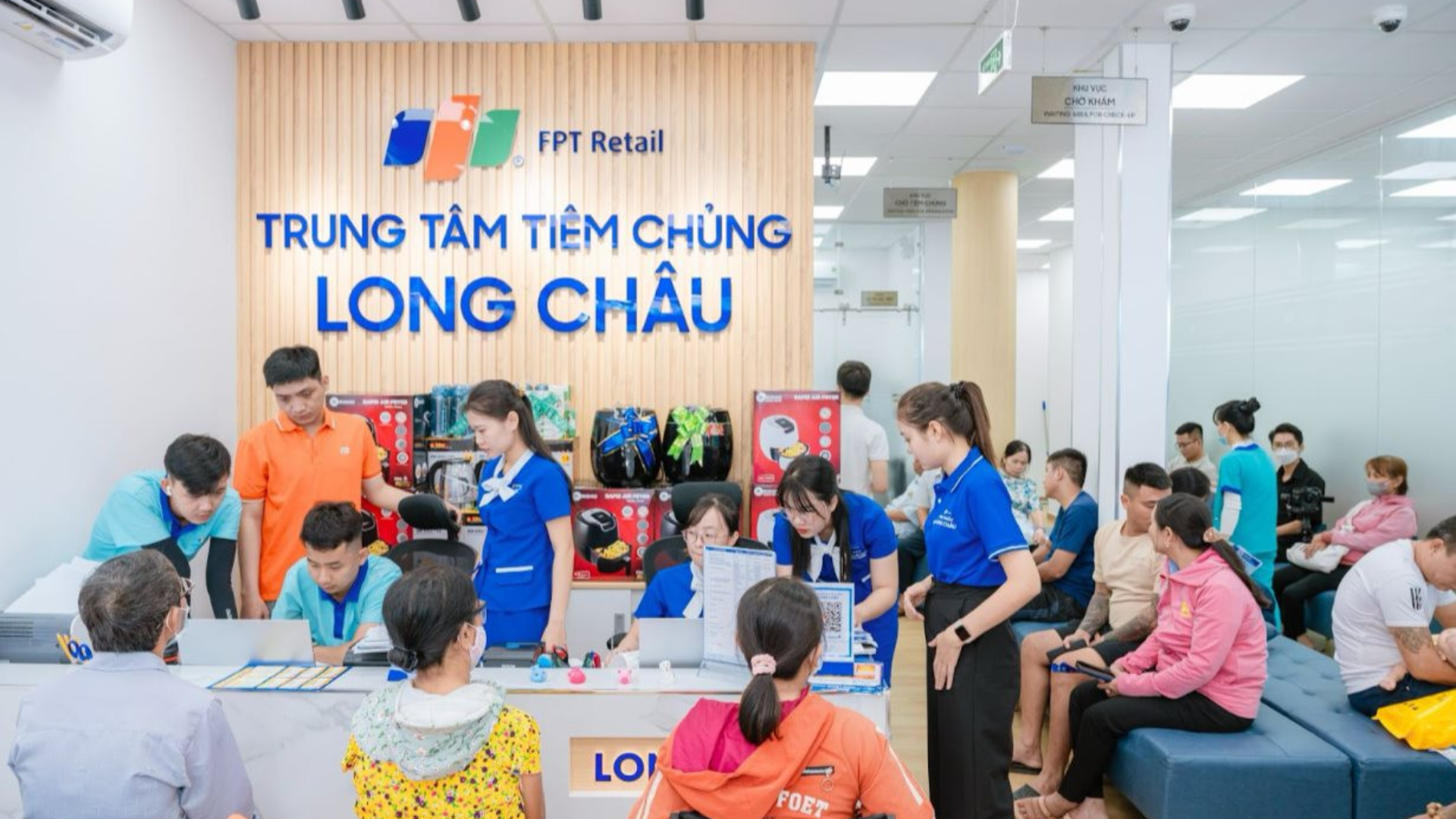Trung tâm Tiêm chủng Long Châu là một trong những địa chỉ uy tín để tiêm vắc‑xin 6 trong 1 tại Hà Nội.