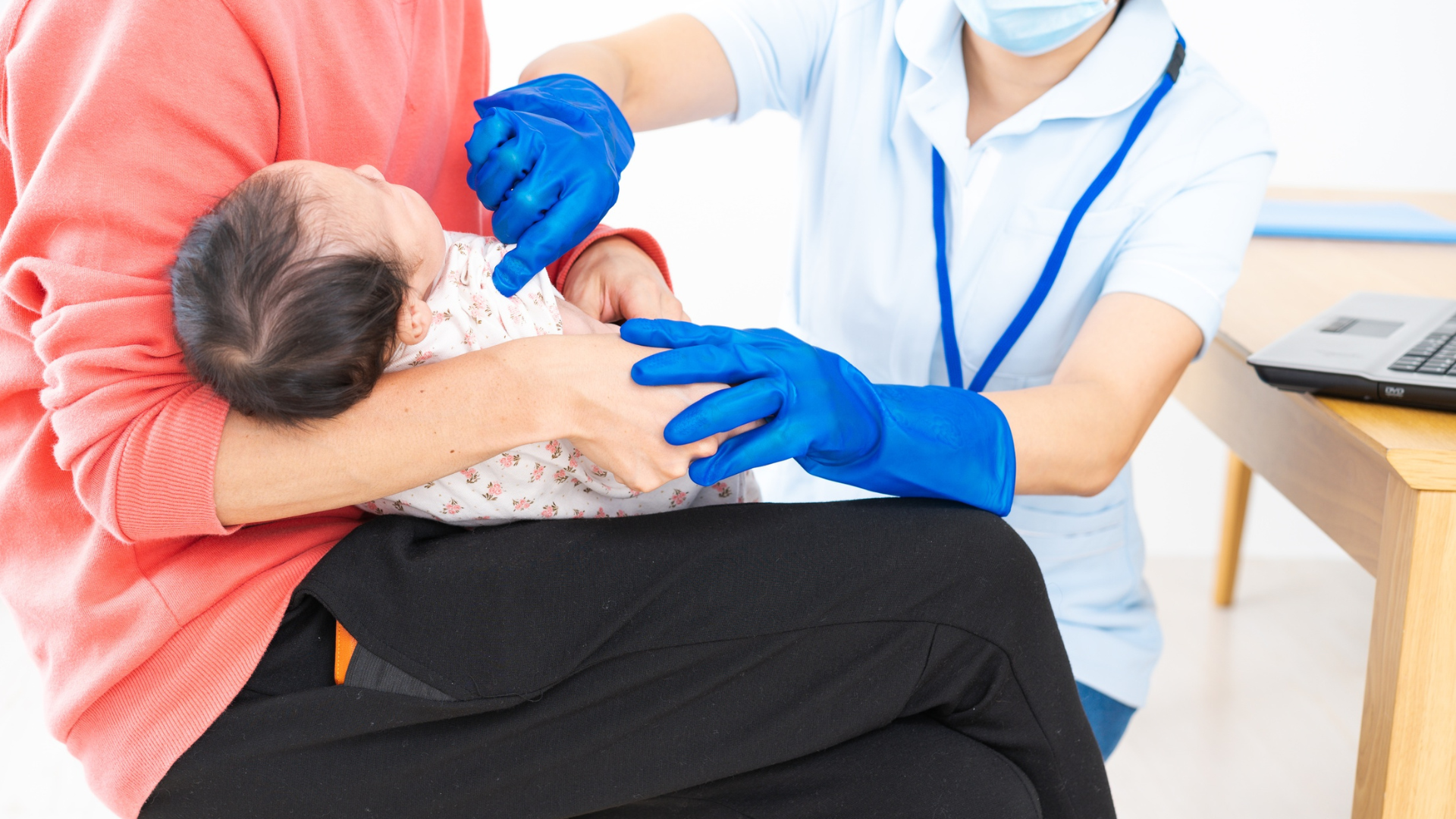 Vacxin 6 trong 1 là loại vacxin được sử dụng rộng rãi và được nhiều phụ huynh tin dùng.