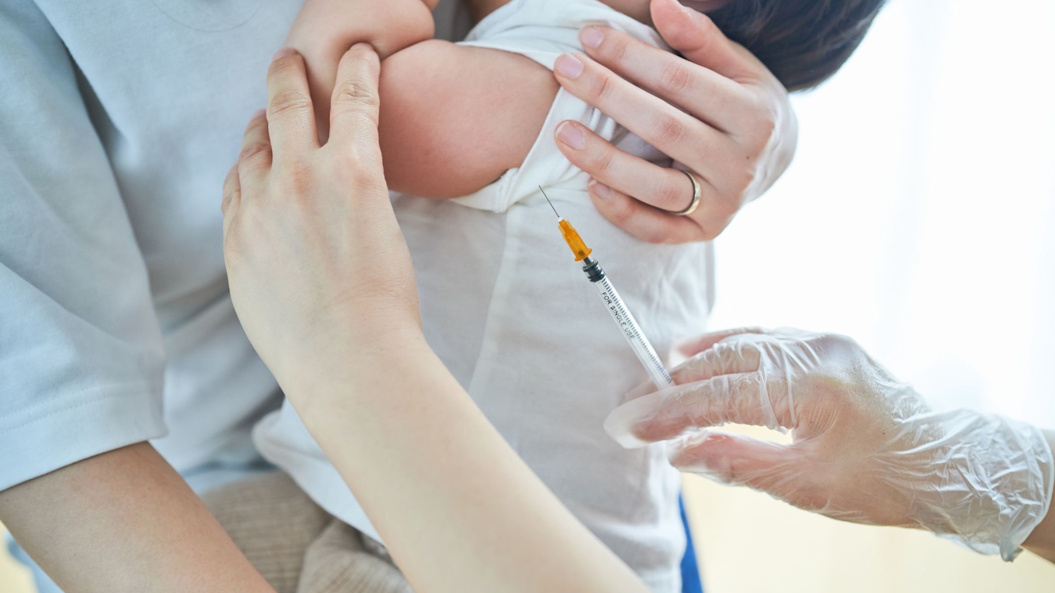 Vắc xin 6 trong 1 (Infanrix Hexa, Hexaxim) được chỉ định cho trẻ từ 6 tuần tuổi đến dưới 24 tháng tuổi