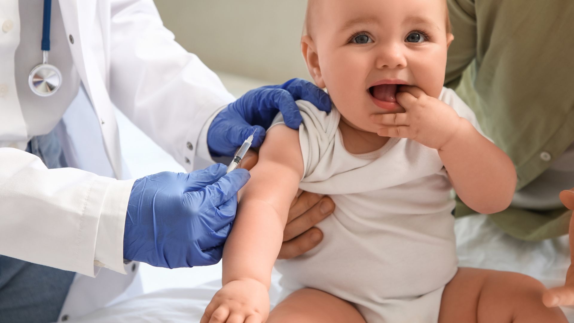 Tiêm chủng Long Châu có nhiều điểm tiêm tại quận Bình Tân, giúp phụ huynh đưa trẻ đi tiêm dễ dàng và nhanh chóng