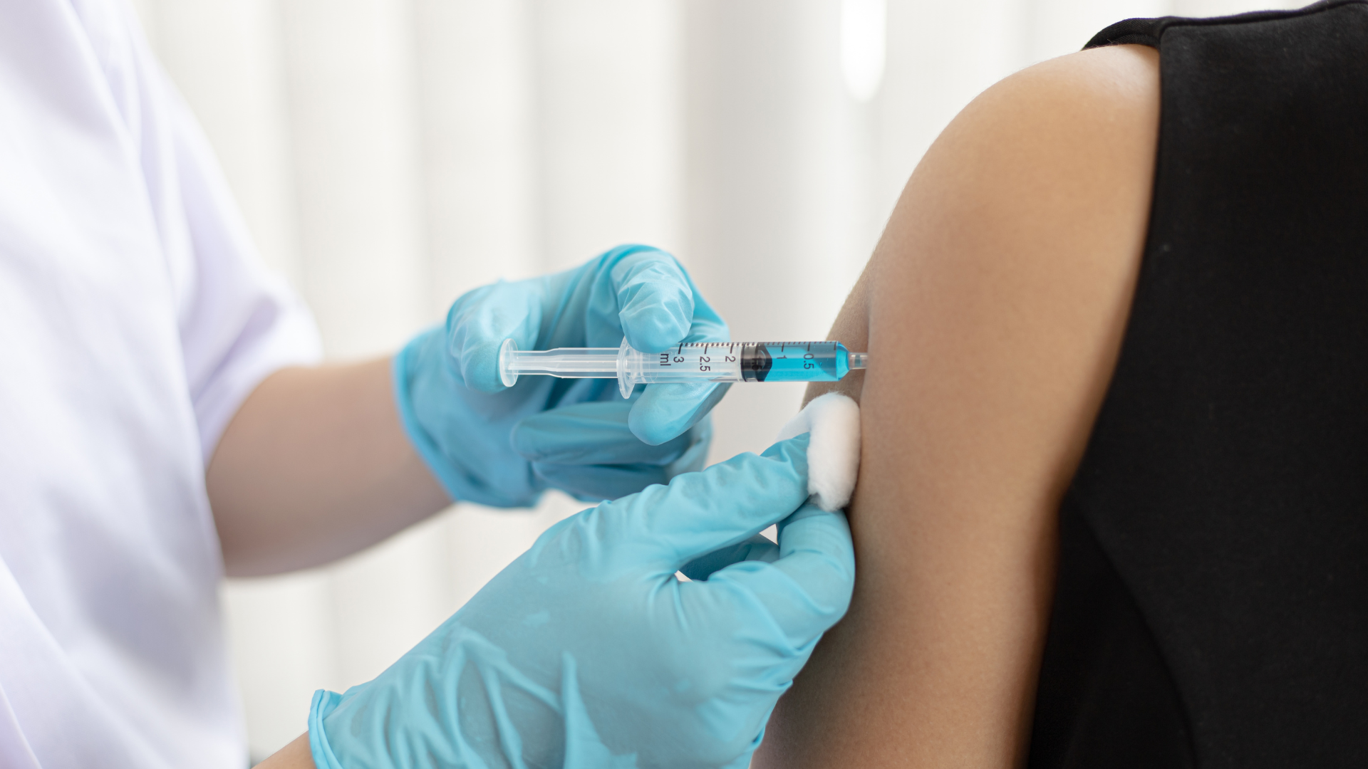 tiem-vac-xin-co-dau-khong-nhung-tac-dung-phu-sau-khi-tiem-vac-xin-can-luu-y 3.png