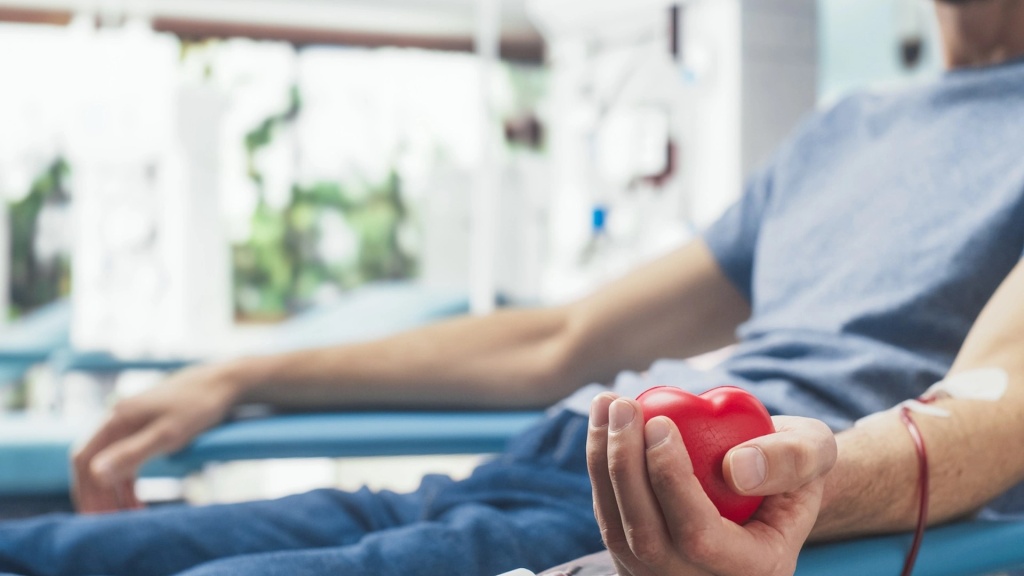 tiem-vac-xin-co-hien-mau-duoc-khong-sau-tiem-bao-lau-thi-duoc-hien 3.jpg