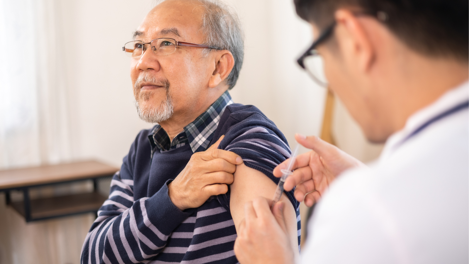 Người trên 65 tuổi nên tiêm vắc xin Cúm