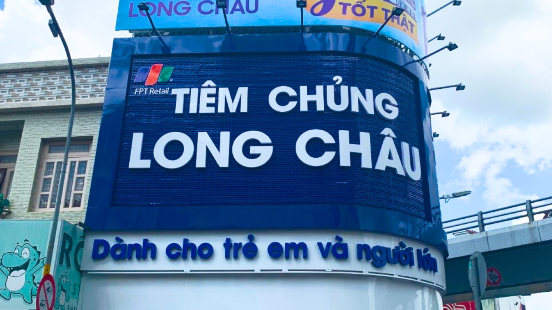 Tiêm vắc xin Gardasil ở đâu tại quận Gò Vấp? Hãy đến Long Châu để được tiêm an toàn, nhắc lịch tự động và tiện lợi