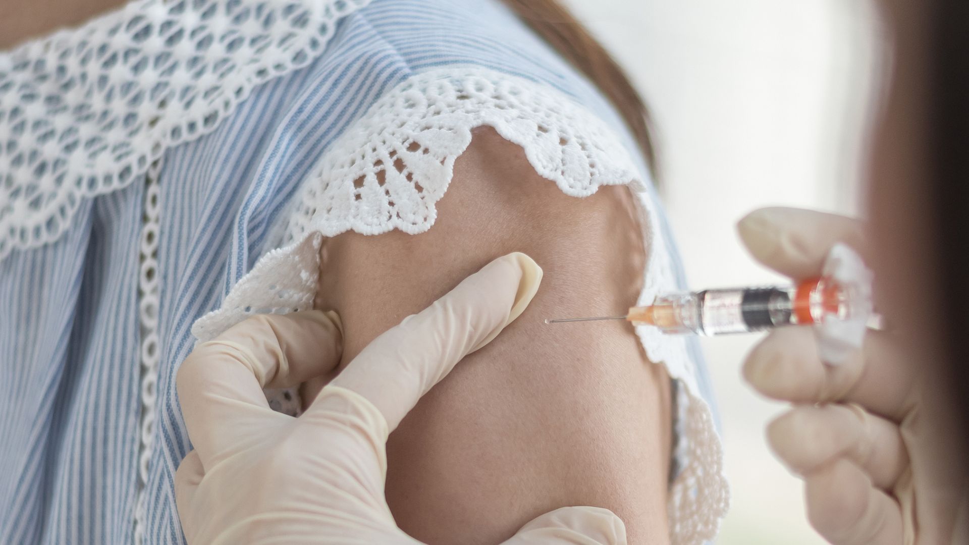 Trẻ em và thanh thiếu niên thường được khuyến khích tiêm vắc xin HPV từ sớm để hỗ trợ phòng ngừa bệnh hiệu quả