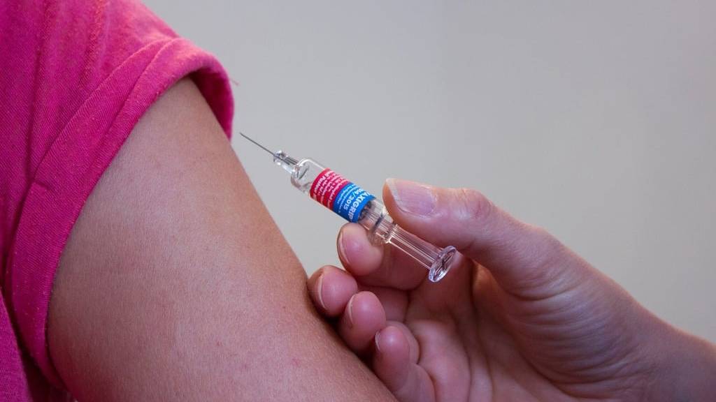 Giá vắc xin HPV phụ thuộc vào loại vắc xin, số liều tiêm và độ tuổi của người tiêm