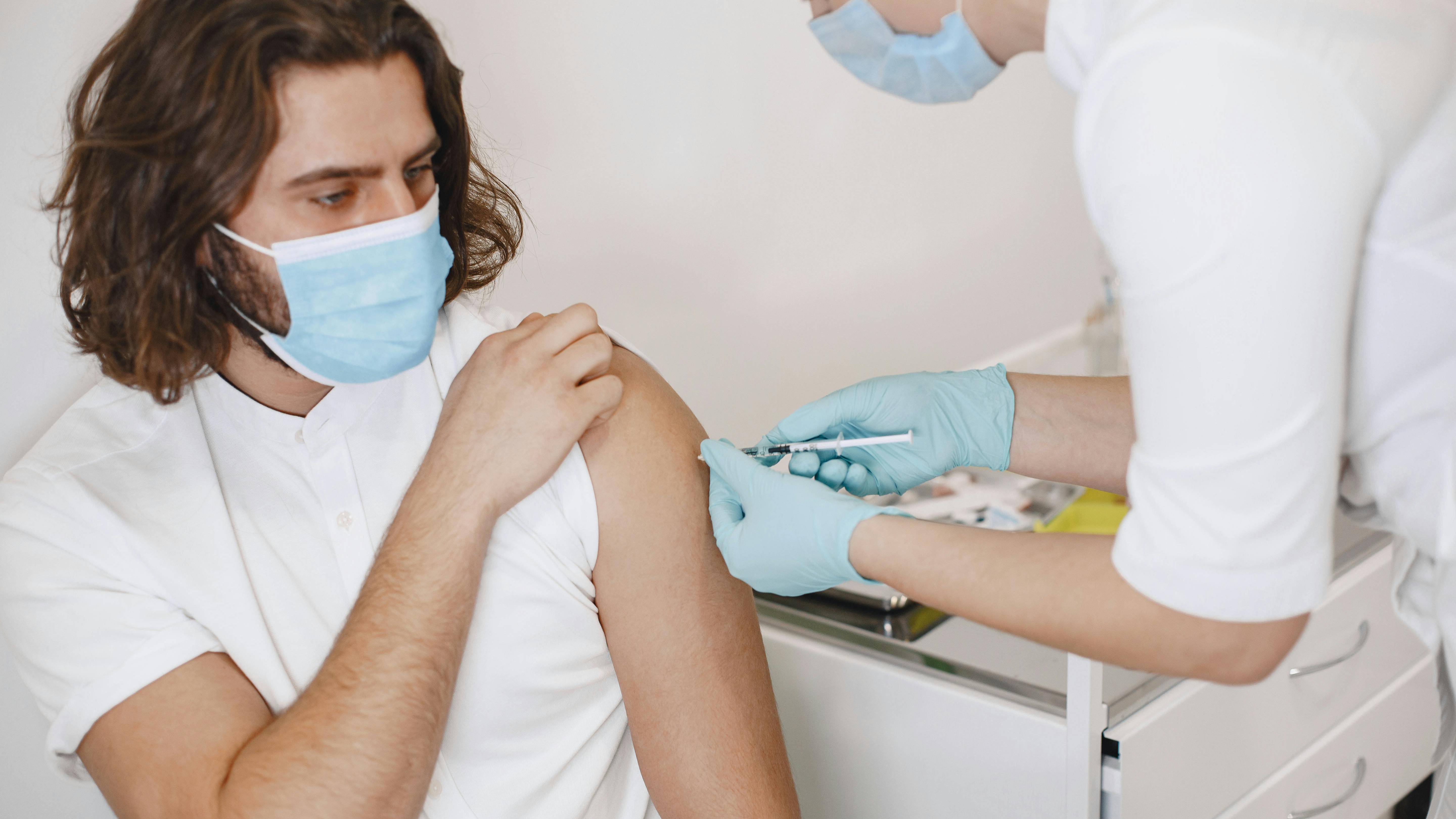 Cả nam và nữ đều nên tiêm vắc xin HPV
