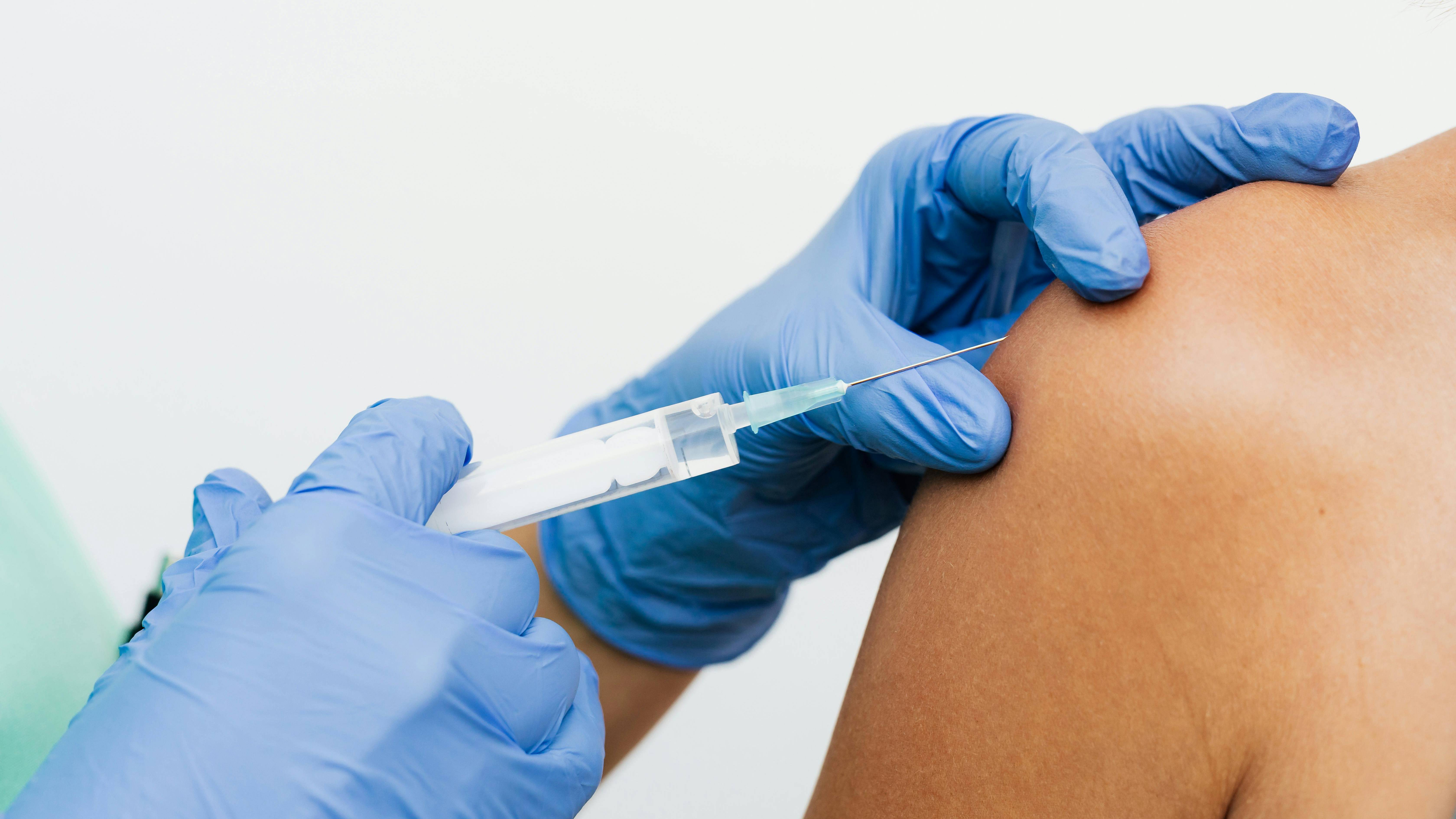 Người dân nên tiêm phòng HPV giúp phòng ngừa nhiều bệnh lý nguy hiểm