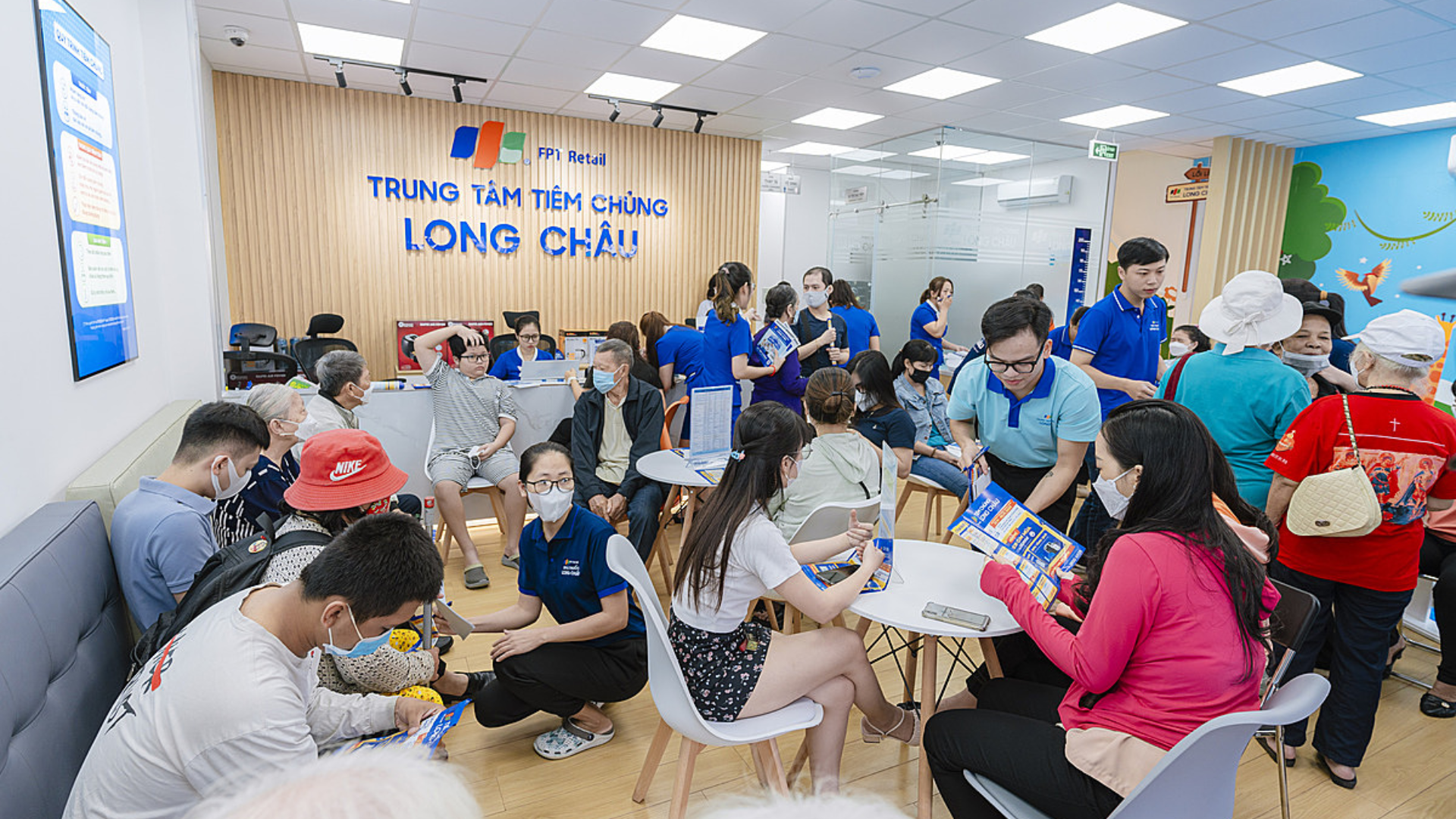 Trẻ được khám sàng lọc trước tiêm, tiêm đúng kỹ thuật và theo dõi sau tiêm theo hướng dẫn chuyên môn