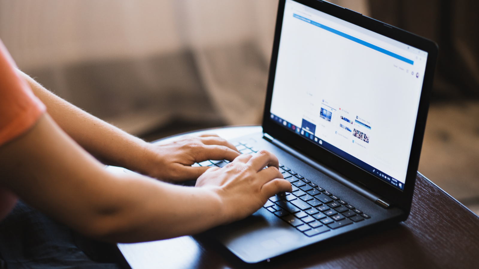 Thao tác đặt lịch trực tuyến tại nhà