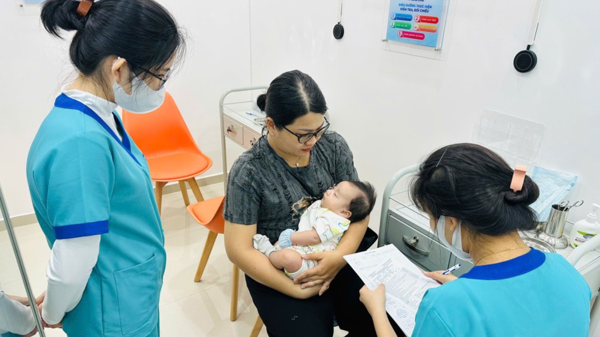 Trung tâm Tiêm chủng Long Châu cung cấp đầy đủ các loại vắc xin dành cho mọi lứa tuổi