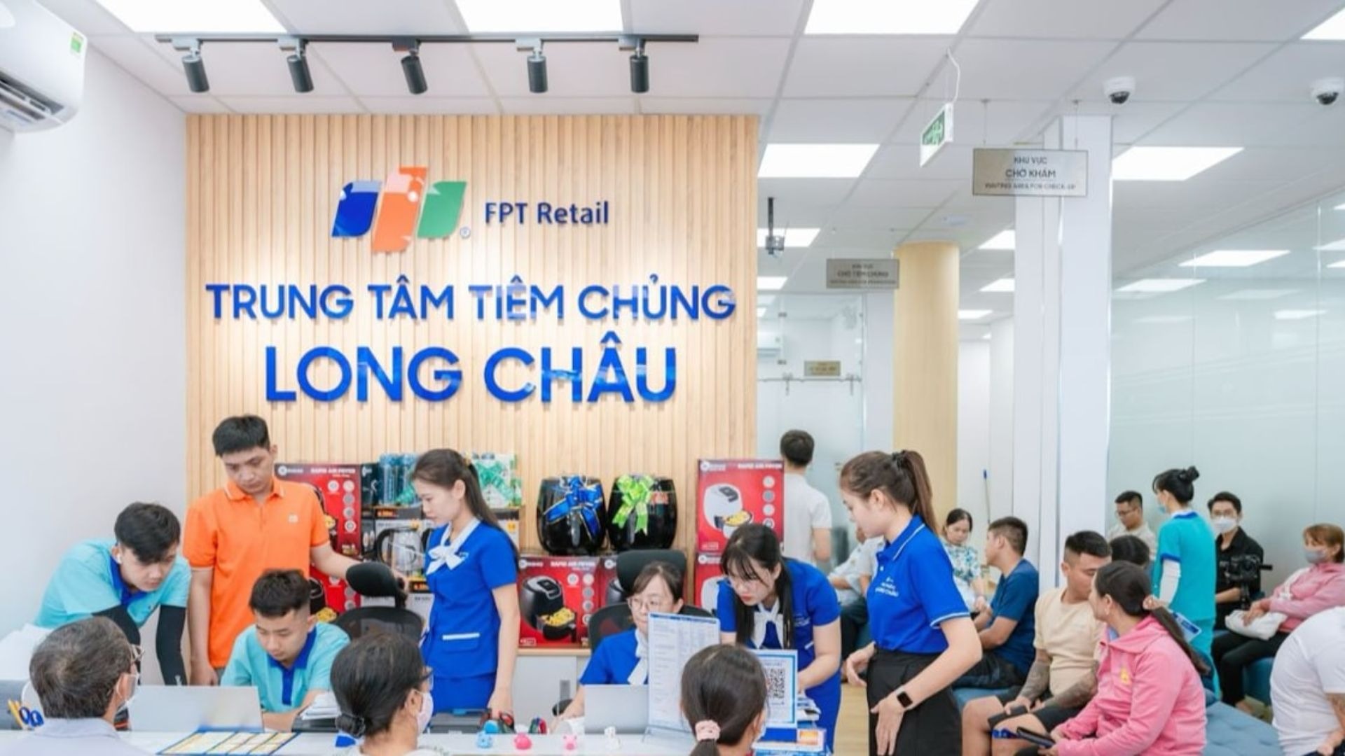 Tiêm chủng Long Châu là một trong số địa chỉ tiêm vắc xin RSV uy tín ở Quận 4