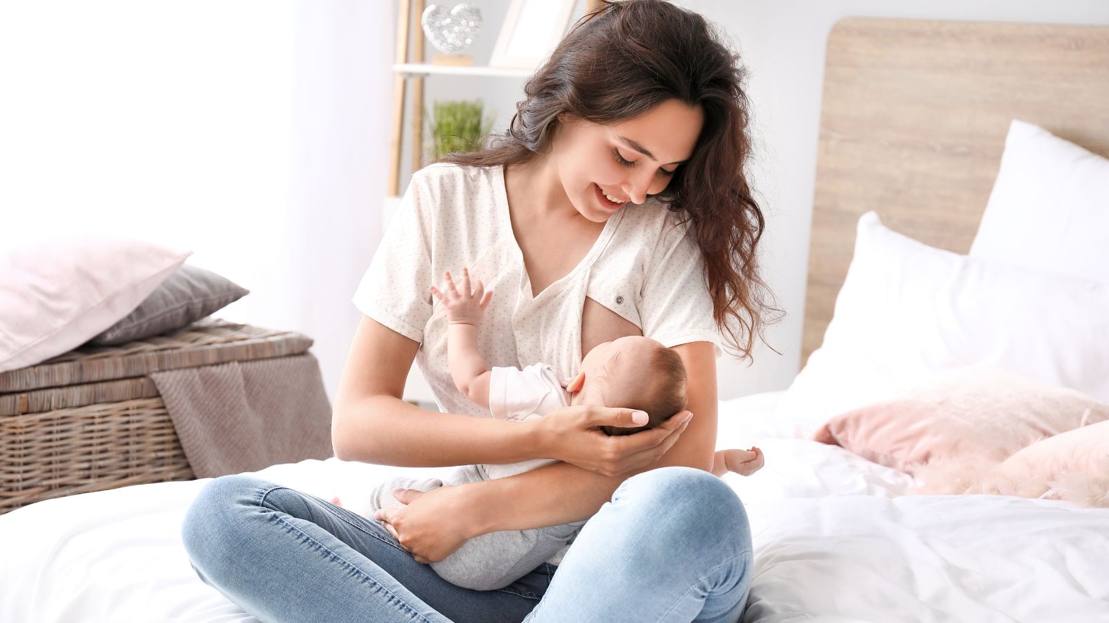 Không tiêm vắc xin Qdenga cho phụ nữ mang thai và phụ nữ đang cho con bú