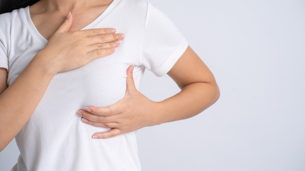 Trả lời cho câu hỏi tiền mãn kinh có bị đau vú không