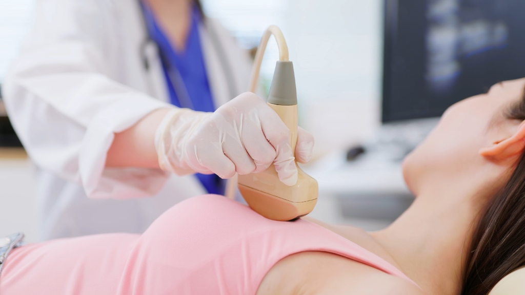 Nhận biết tình trạng đau vú tiền mãn kinh cần đi khám bác sĩ