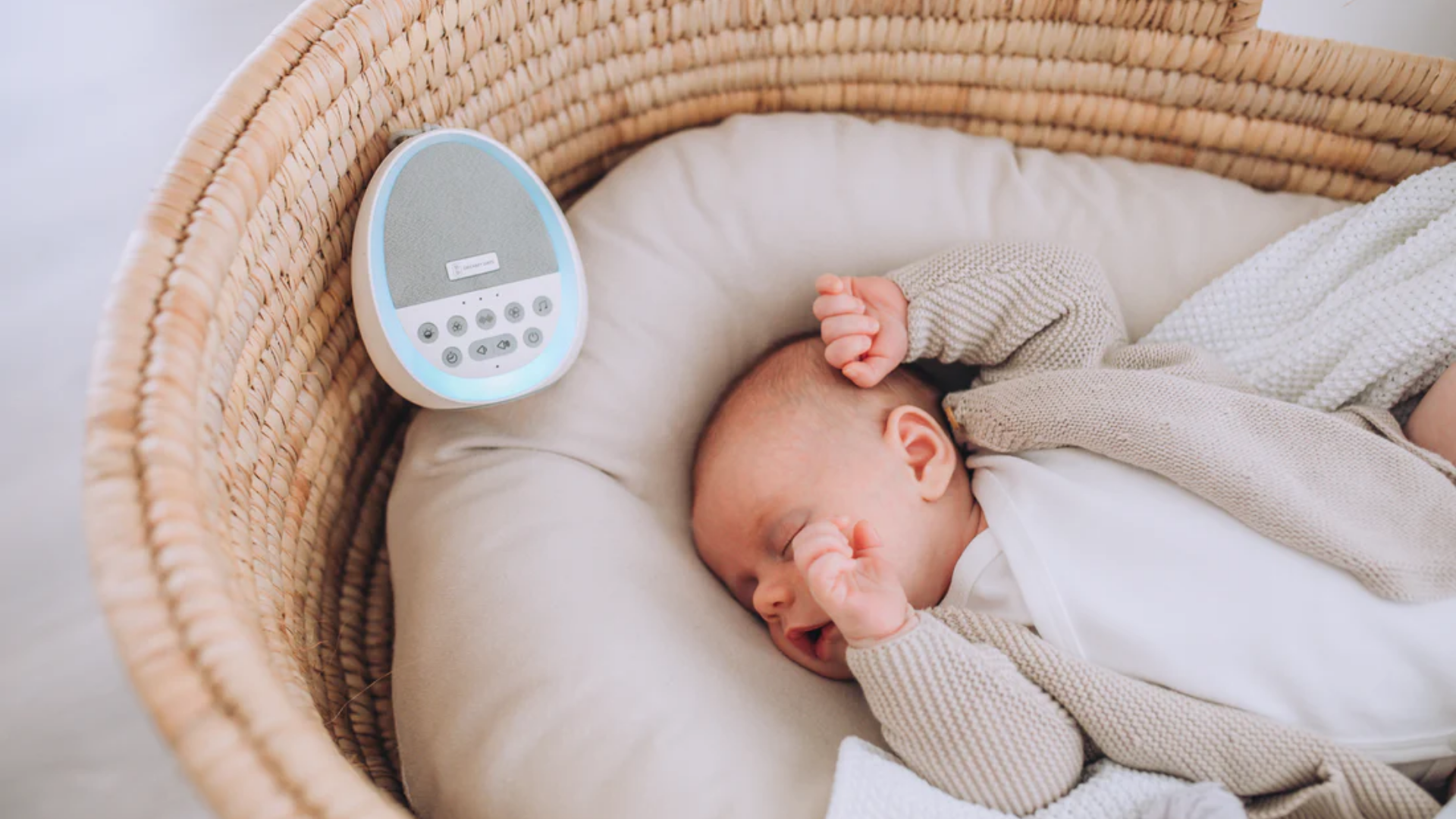 Tai trẻ sơ sinh dễ tổn thương, tiếng ồn trắng chỉ nên ở mức vừa phải