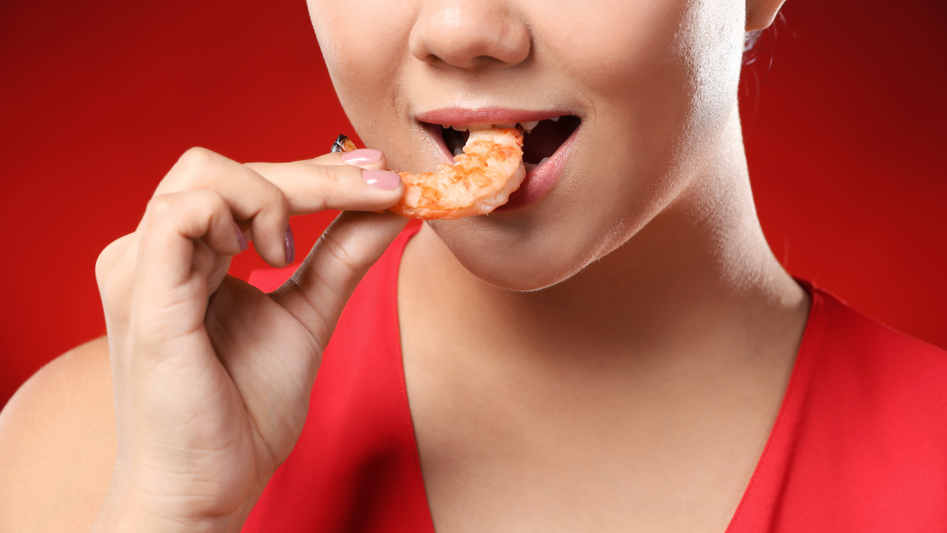Ăn nhiều tôm khiến hệ tiêu hóa hoạt động nhiều hơn, có thể làm tăng nhu động ruột