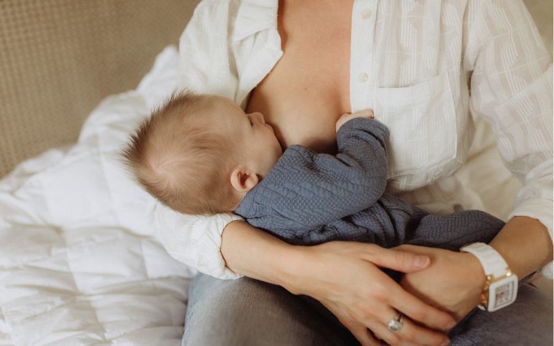 tieu-chay-kem-sot-o-tre-em-phai-lam-sao-3