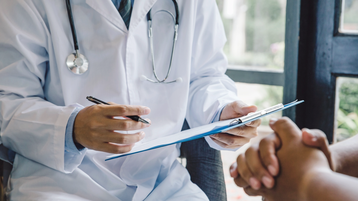 Hạn chế uống trong khoảng 2 - 4 giờ trước khi đi ngủ