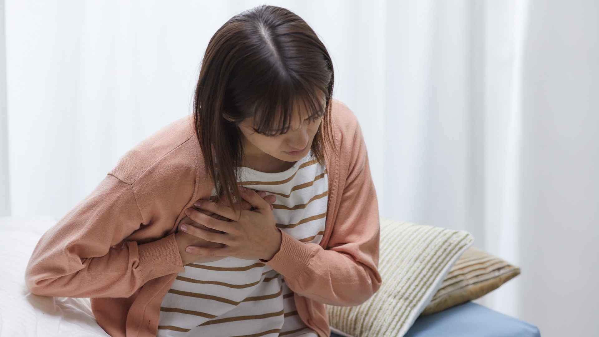 Việc chú ý đến nhịp tim, cảm giác hồi hộp và khó thở có thể giúp nhận diện những thay đổi trong cơ thể