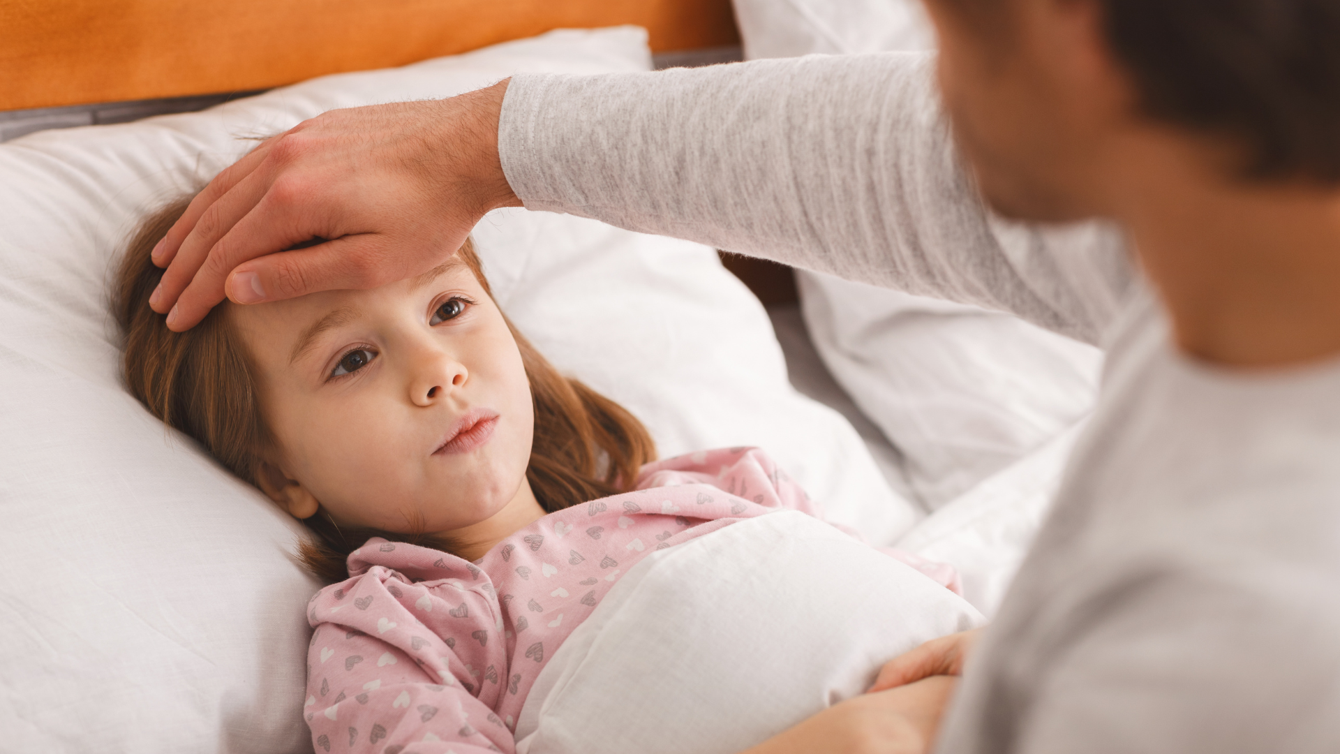 Bệnh ban đào thường gặp ở trẻ dưới 2 tuổi, gây sốt cao 3 - 5 ngày rồi xuất hiện ban đỏ hồng trên da