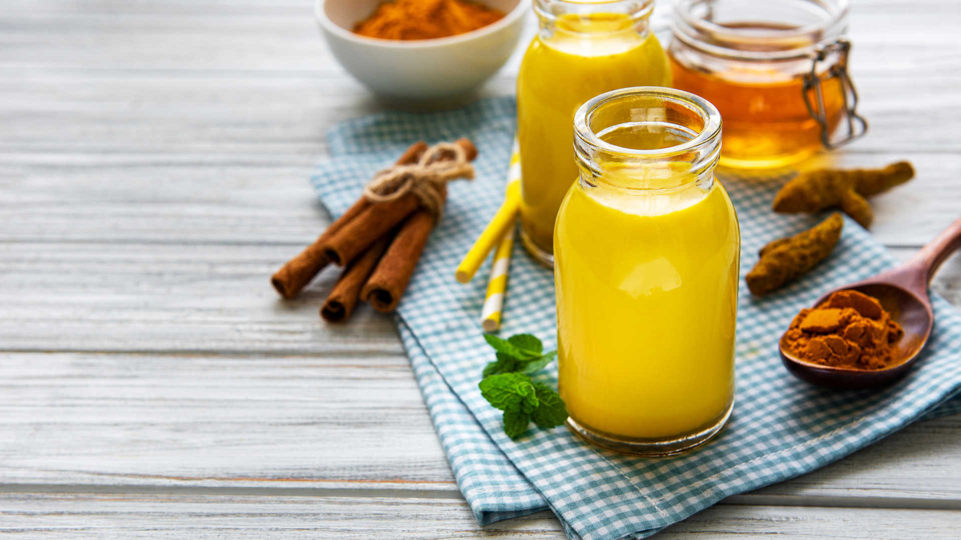 Việc sử dụng nước nghệ hoặc tinh bột nghệ sẽ hỗ trợ kiểm soát vi khuẩn HP một cách tự nhiên và an toàn