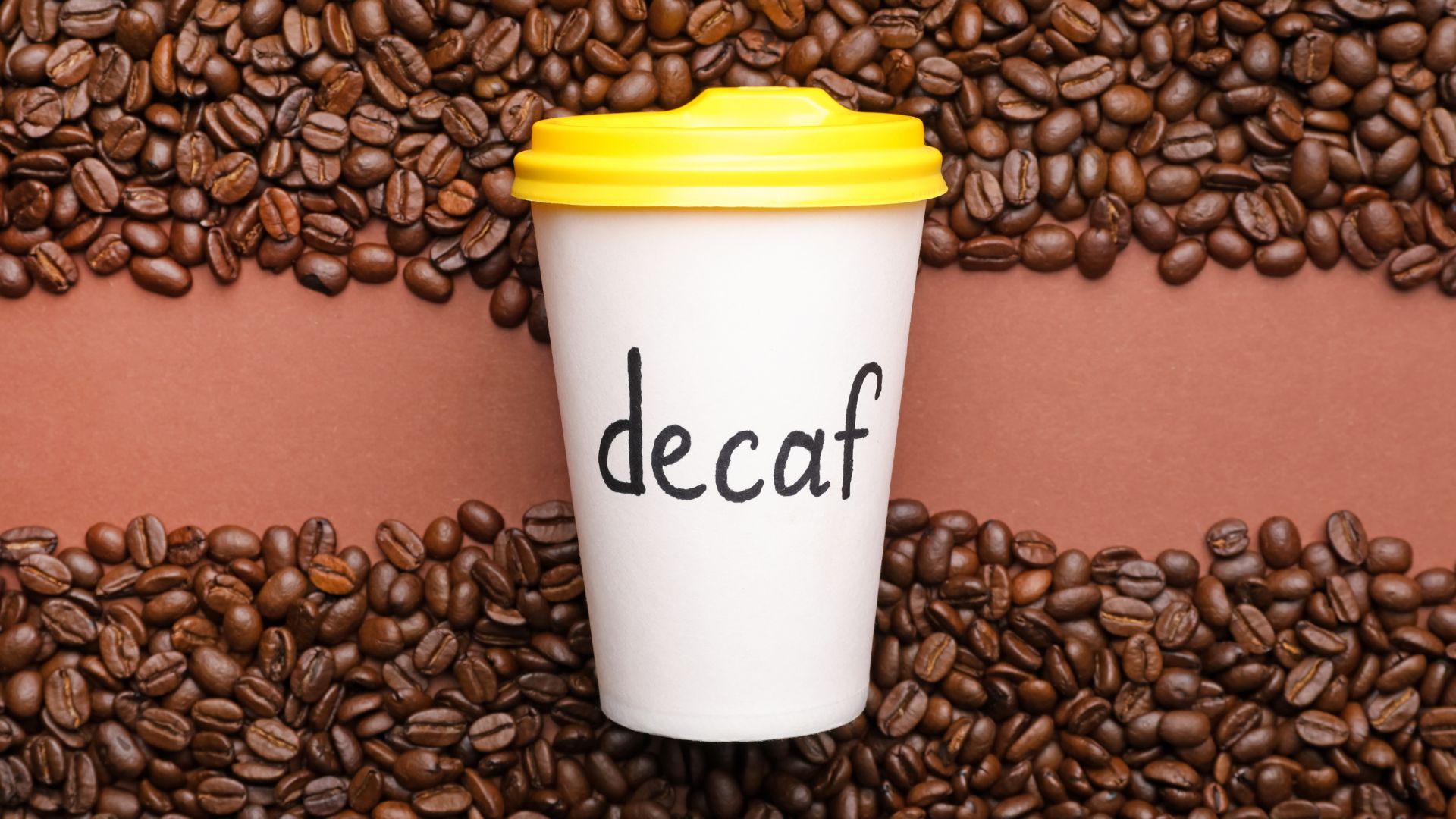 Cân nhắc chọn cà phê Decaf chứa ít hoặc không caffeine sẽ tốt hơn cho tim mạch
