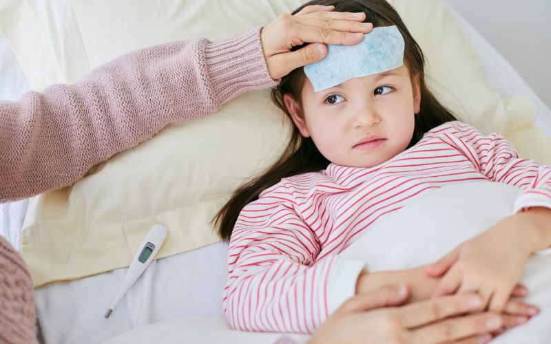 Sốt cũng có thể gặp trong viêm ruột thừa trẻ em