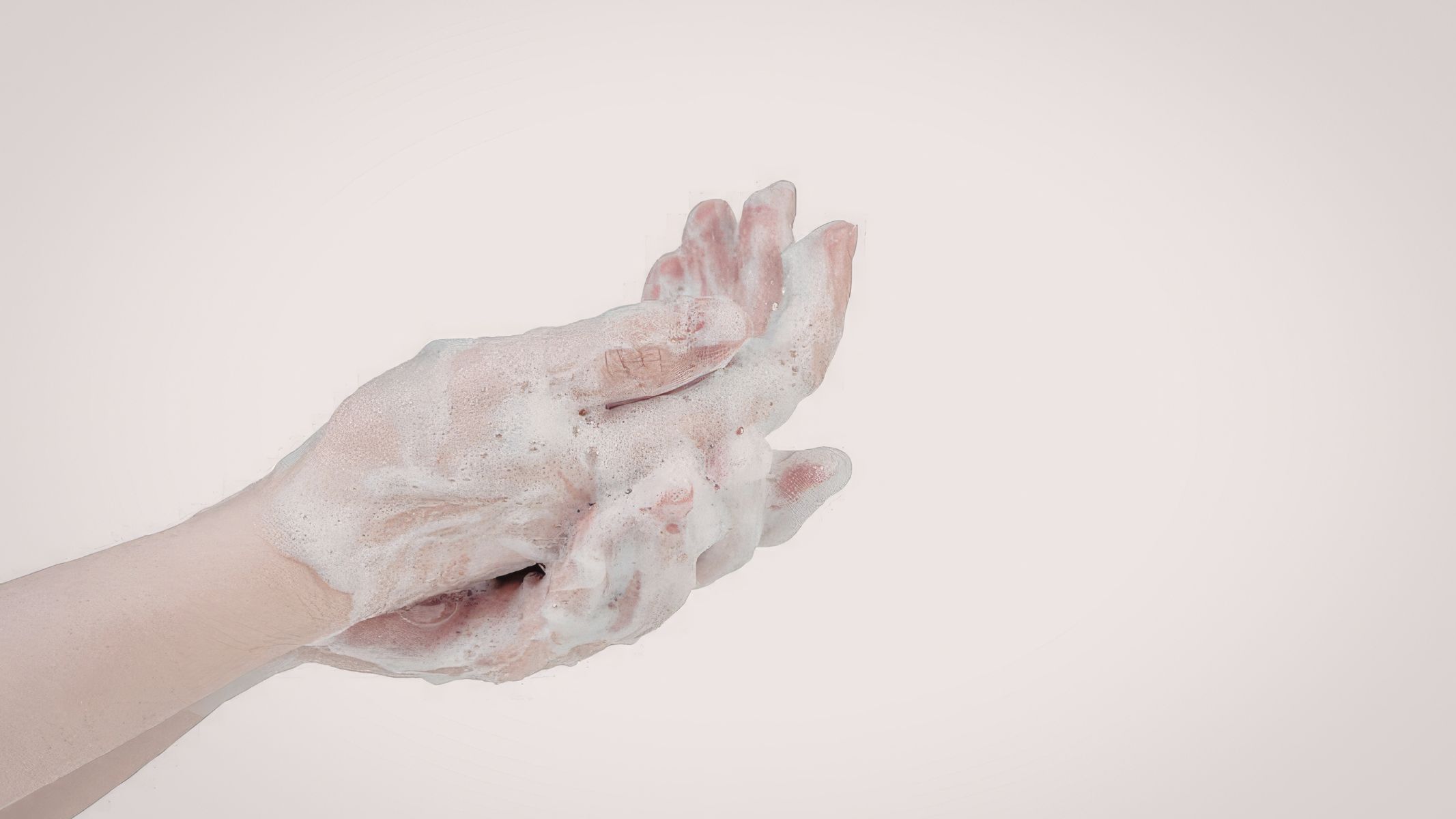 Để phòng ngừa bệnh, người dân cần tăng cường vệ sinh tay và khử khuẩn