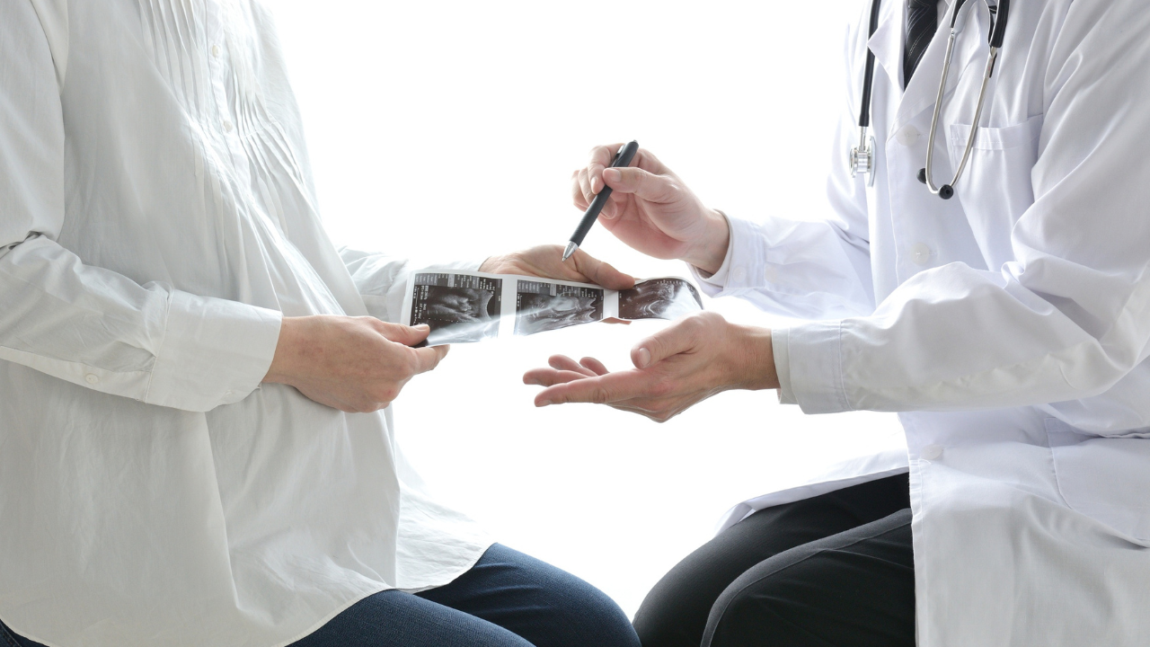 Tỏi đen có thể kích thích nhu động ruột, khiến tình trạng tiêu chảy kéo dài hoặc nặng hơn