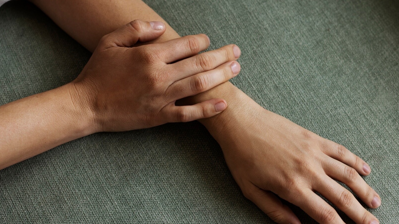 Tổn thương dây thần kinh quay thường gặp sau chấn thương vùng cánh tay