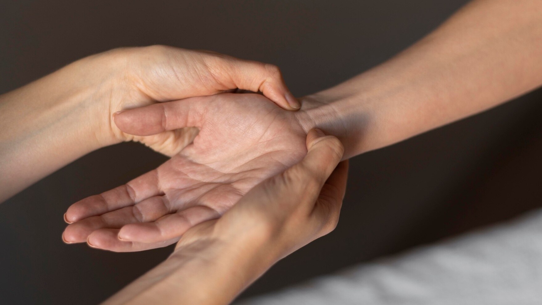 Vật lý trị liệu - phục hồi chức năng là phương pháp điều trị tổn thương dây thần kinh quay