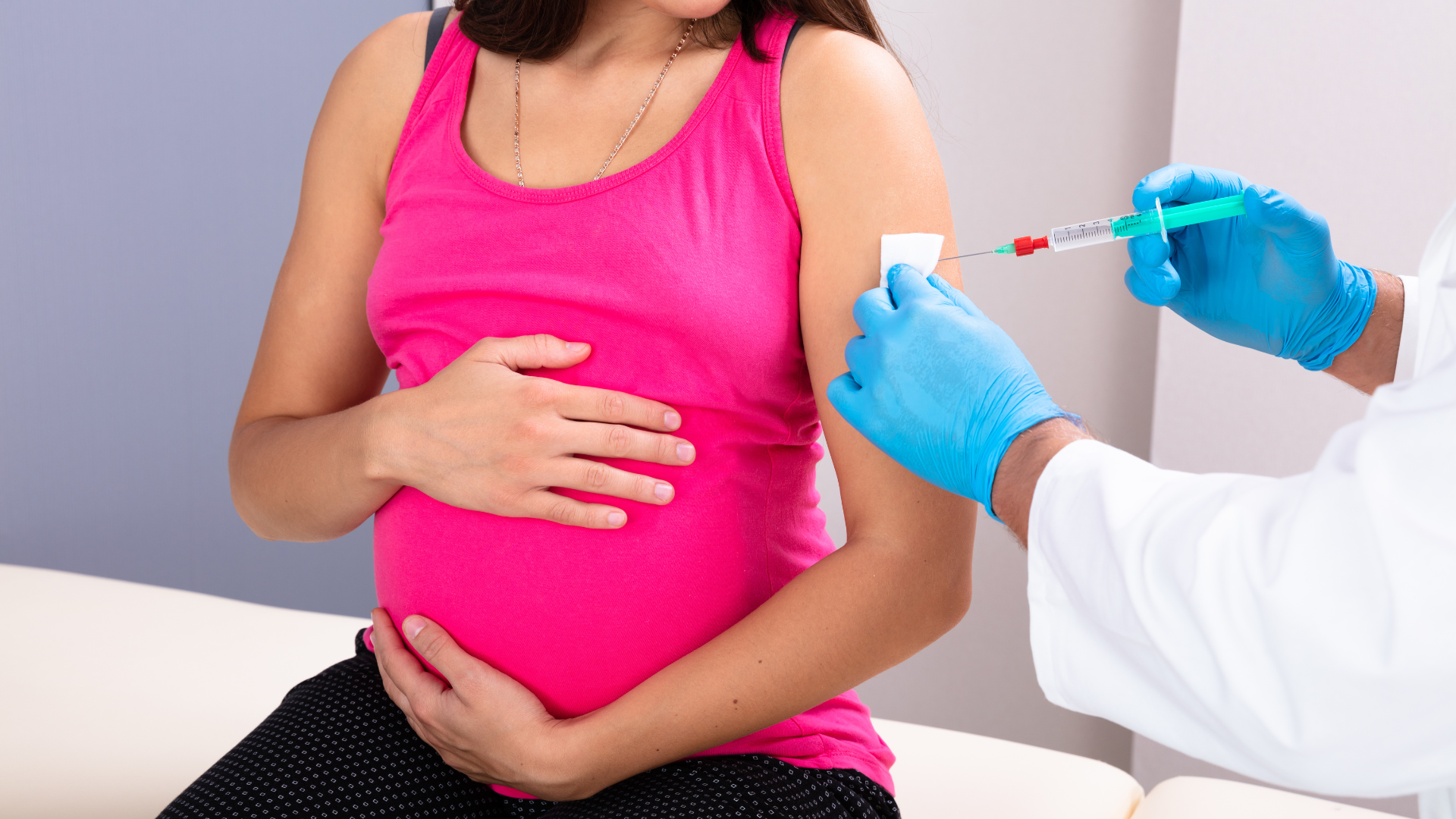 Một số vắc xin bất hoạt an toàn và cần thiết để bảo vệ cả mẹ và thai nhi