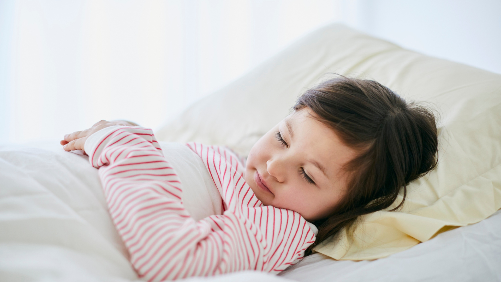 Cho trẻ nghỉ ngơi đầy đủ và theo dõi sát tình trạng bệnh